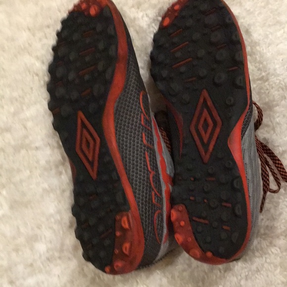 Umbro orange and grey shoes - Picture 9 of 12